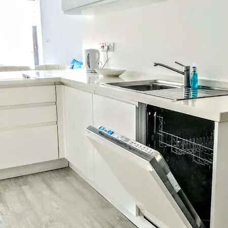 Апартаменты Modern Seaview 2 Bedroom Apt In Qawra Сент-Полс-Бей